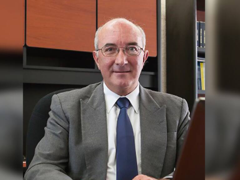 Detienen a sacerdote de los Legionarios de Cristo en el AICM