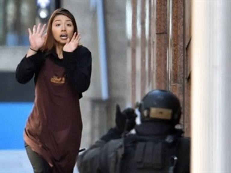 Ingresa policía a cafetería en Sidney