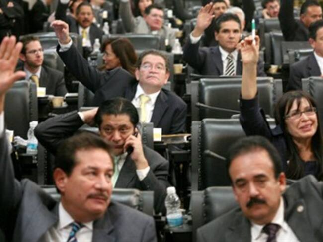 Aplazan aprobación en lo particular de Reforma Política