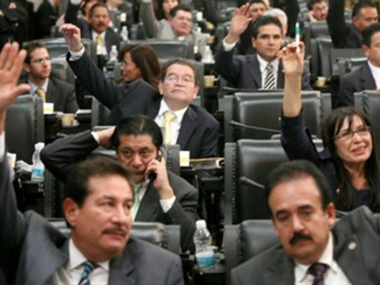 Aplazan aprobación en lo particular de Reforma Política