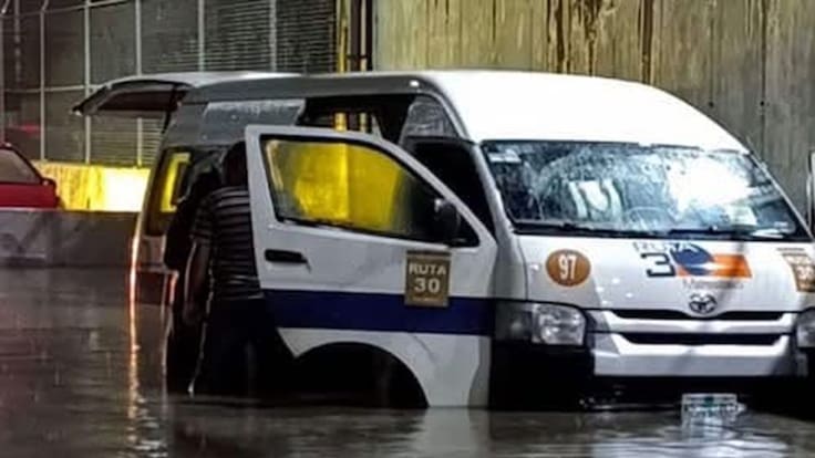 Mueren seis pasajeros en una camioneta de transporte público en Tultitlán, Estado de México