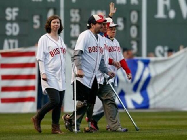 Medias Rojas recuerda a víctimas del maratón de Boston