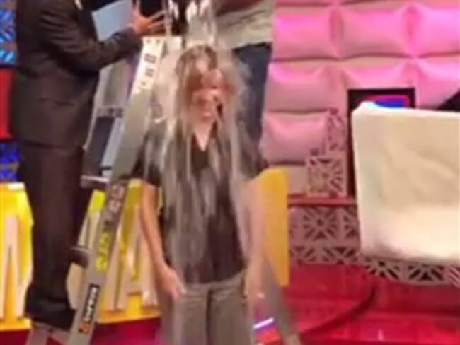 Reta Fernanda Tapia a EPN y a Mancera para el #IceBucketChallenge