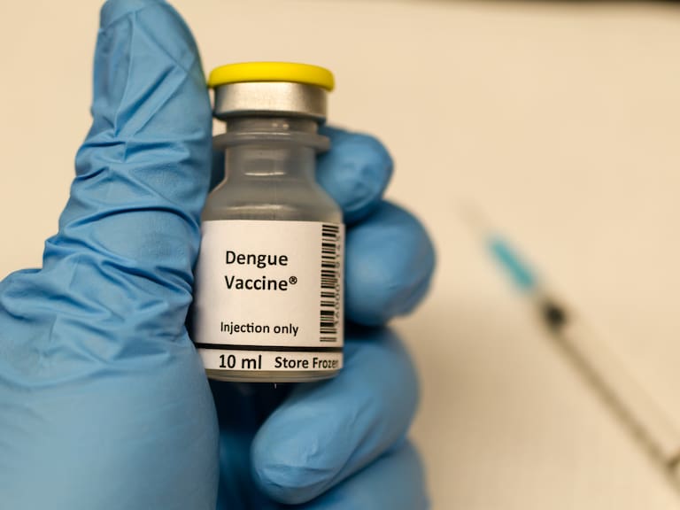 Cofepris aprueba en México la vacuna contra el dengue Qdenga con 83.6% de eficacia