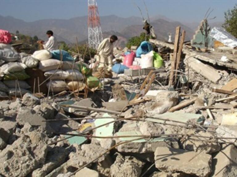 Aumenta a 65 la cifra de fallecidos en el terremoto de Pakistán