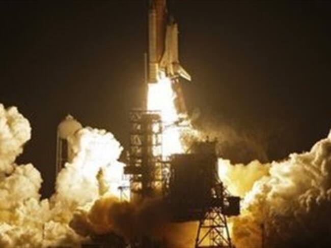 Astronautas inspeccionan Endeavour