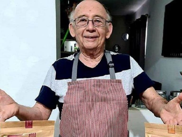 A sus casi 80 años un abuelito se vuelve youtuber en la cuarentena