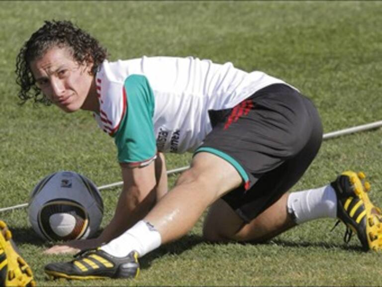 Cita Lotina a Andrés Guardado para duelo ante Villarreal