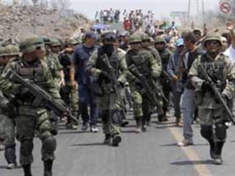 Detienen a 4 guardias comunitarias en Michoacán, en reacción retienen a militares