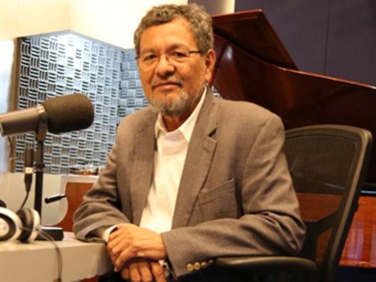 Elmer Mendoza presenta: "Besar al detective"
