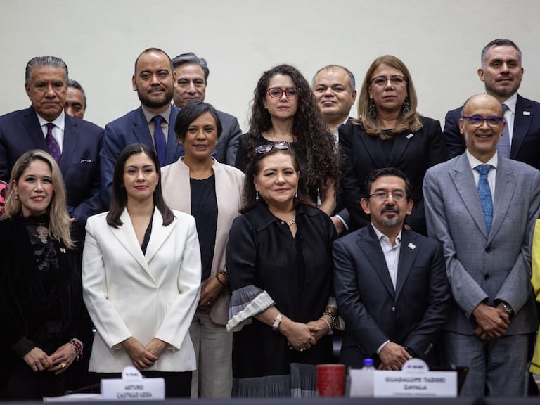 Blanca Yassahara Cruz García, Frida Denisse Gómez Puga y Arturo Manuel Chávez López, tomaron protesta como Consejeras y Consejero Electorales en el INE.