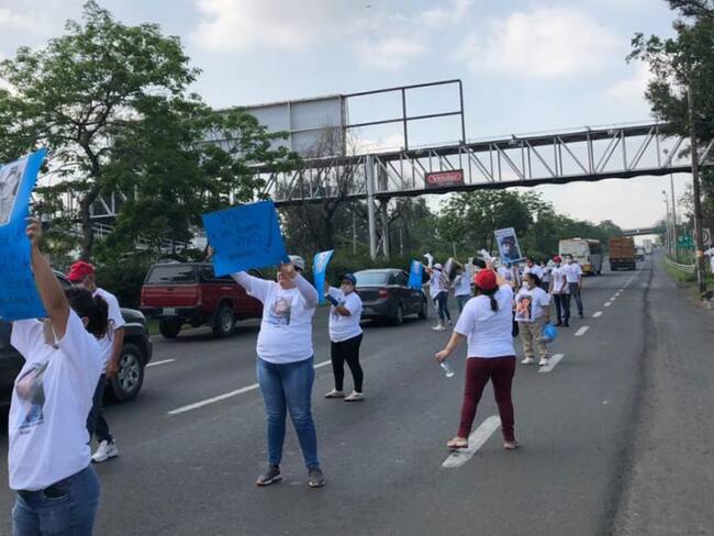 Protestan por desaparecidos en carretera a Chapala