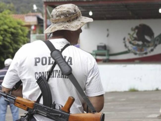 Retiran barricadas de autodefensas