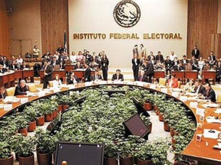 Designa IFE a integrantes provisionales