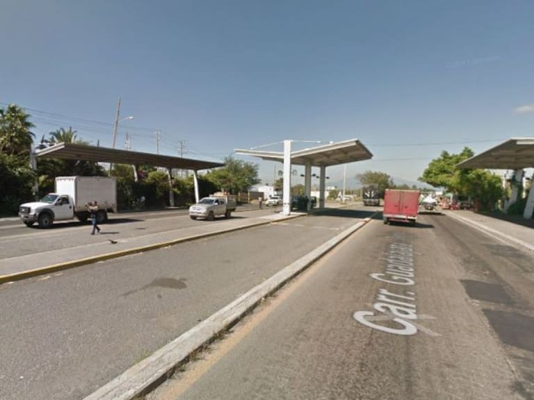 La carretera a Puerto Vallarta, registró el ingreso de 35 vehículos por minuto por cinco de salida
