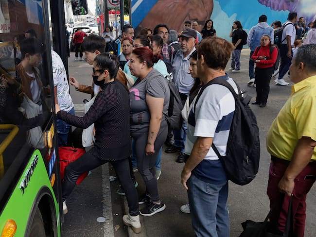 RTP CDMX: usuarios reportan hasta 90 minutos para abordar autobús