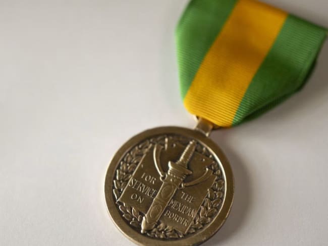 EE.UU. crea medalla para militares que apoyan en patrullajes fronterizos