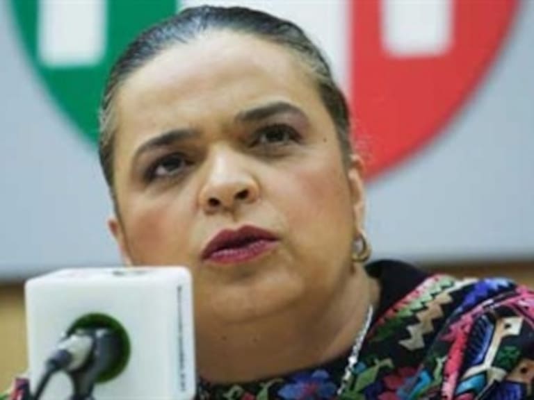 Son 'cortina de humo' acusaciones de PAN a PRI: Paredes