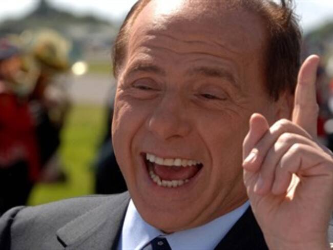 Contradicen a Berlusconi dos asistentes a sus fiestas