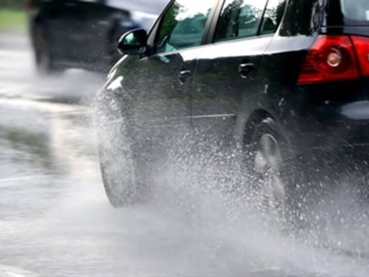 El auto y las lluvias. Hector Lozada, revista 'Automovil Panamericano'