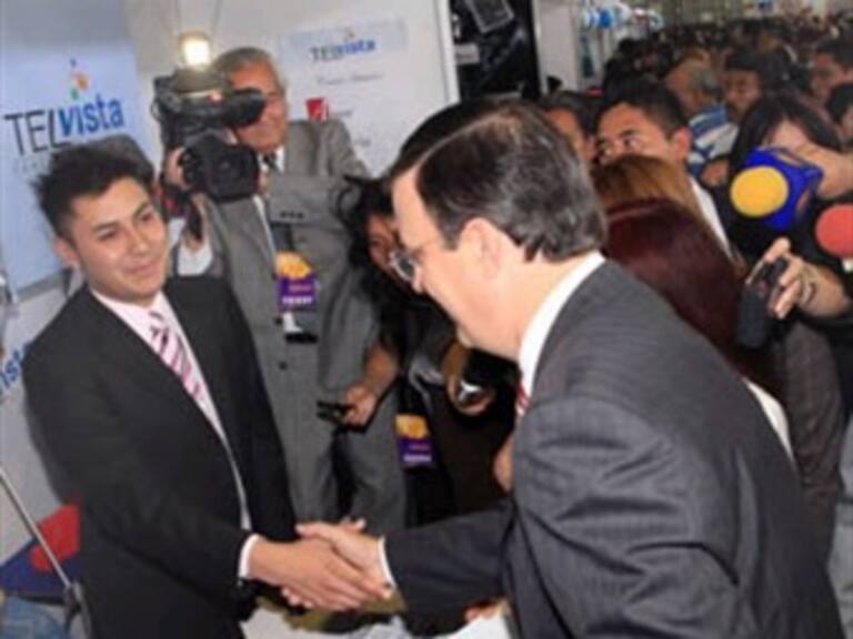 Inaugura Ebrard Feria del Empleo de la ciudad de México