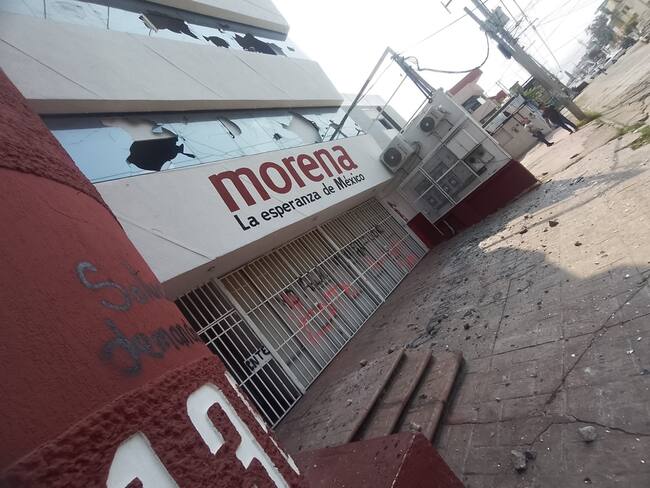 Integrantes de la CNTE y SNTE vandalizan oficinas de partidos políticos en Chiapas
