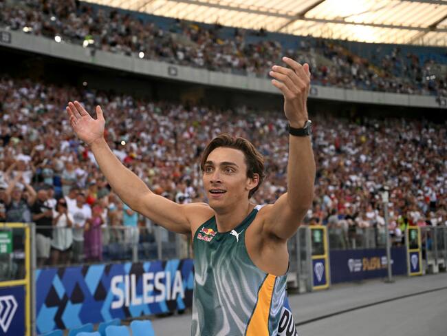Armand Duplantis establece un nuevo récord mundial en salto con pértiga