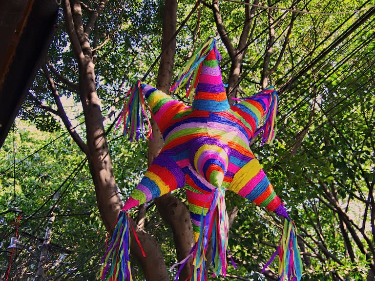 Este es el significado de la piñata navideña de siete picos y la fecha en que inician las posadas