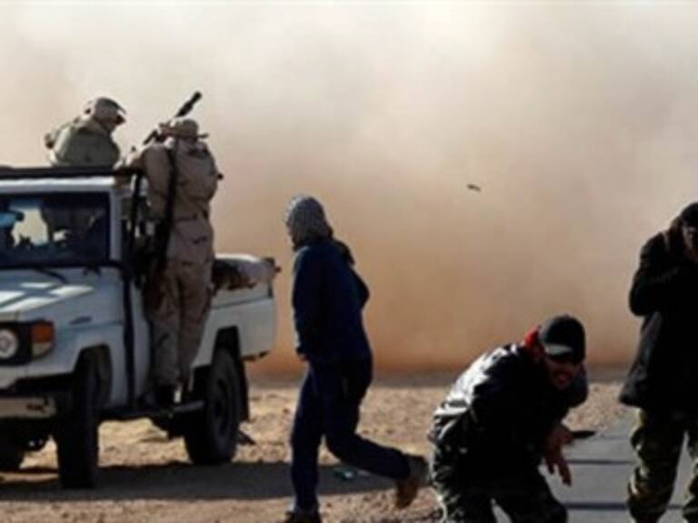 Más bombardeos de Francia en Libia, rebeldes piden tropas de OTAN