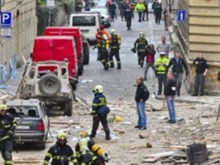 Deja más de 40 heridos explosión de edificio en Praga