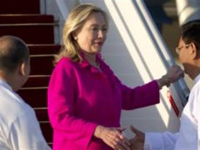 Inicia Hillary Clinton histórica visita a Myanmar