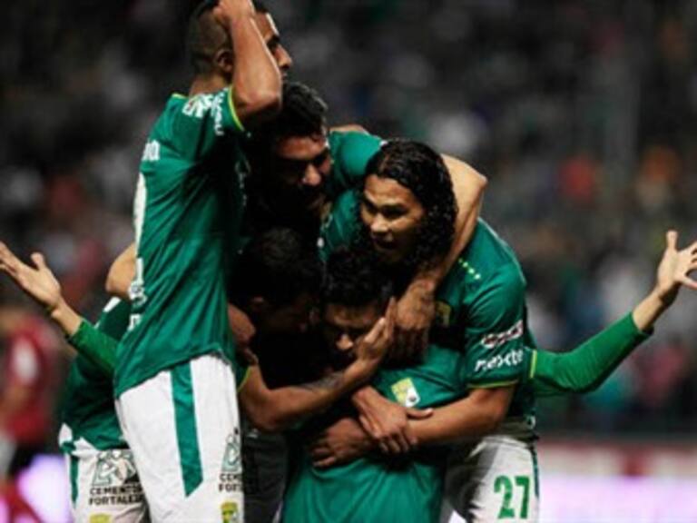 León golpea 2 veces a Xolos