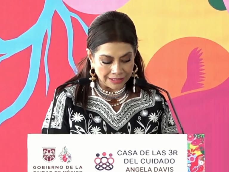 Fue el primer gobernante electo en la CDMX, recordó la mandataria capitalina, tras el fallecimiento del líder moral de la izquierda mexicana, quien le rindió homenaje con un minuto de silencio.