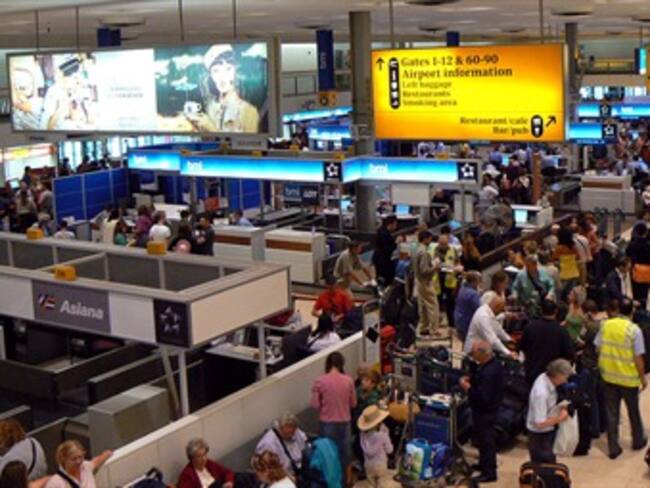 Erupción de volcán islandés: Gran Bretaña, Suecia y Noruega suspenden vuelos