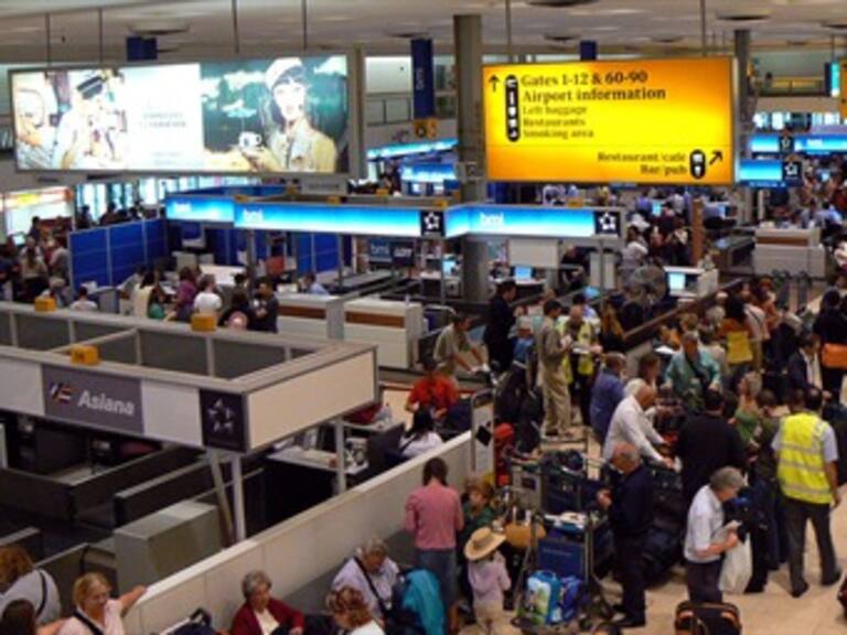Erupción de volcán islandés: Gran Bretaña, Suecia y Noruega suspenden vuelos