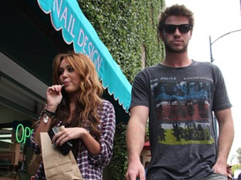 Captan a Miley Cyrus y Liam Hemsworth juntos en Canadá