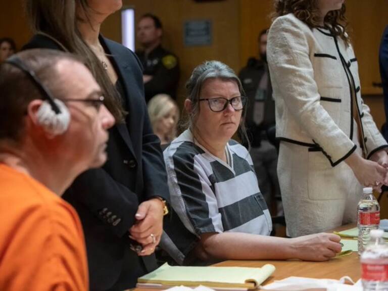 EU condena a prisión a padres de adolescente asesino de menores en Michigan