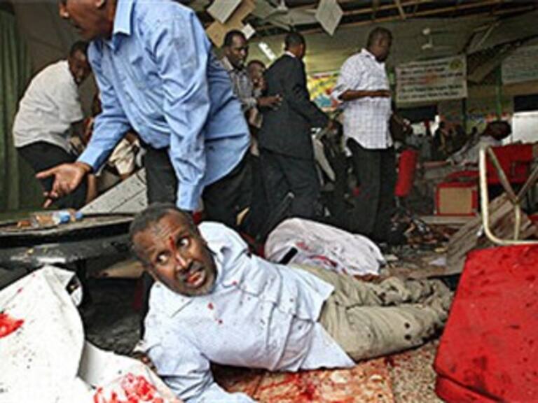 Mueren 3 ministros somalíes en atentado a hotel