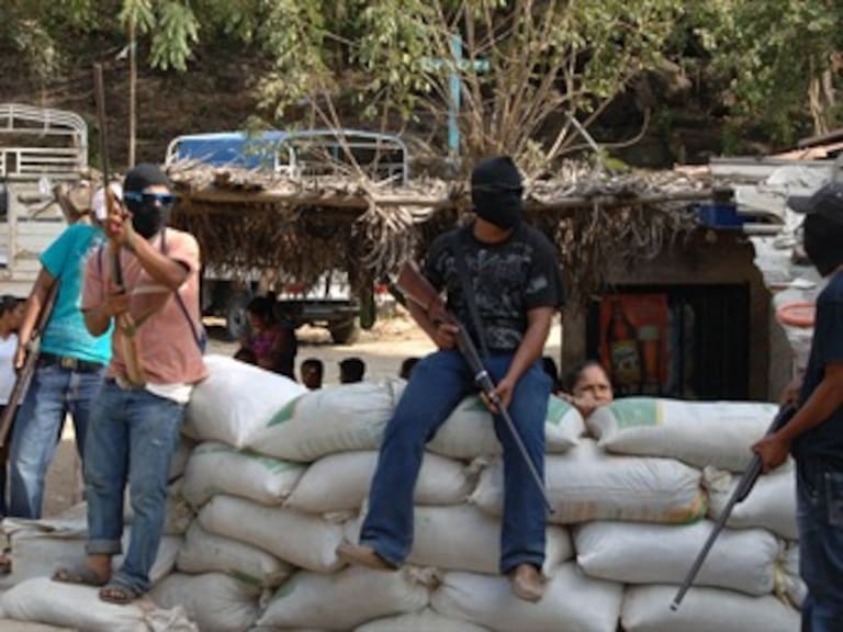 Giran órdenes de aprehensión contra 7 promotores de la policía comunitaria en Guerrero