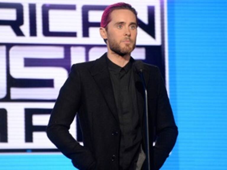 Mira el emotivo discurso que dio Jared Leto en los AMAs