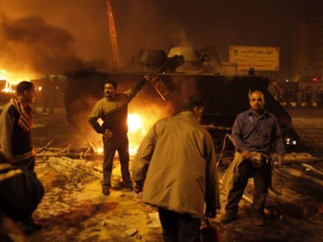 Vuelven enfrentamientos entre partidarios y opositores a Mubarak