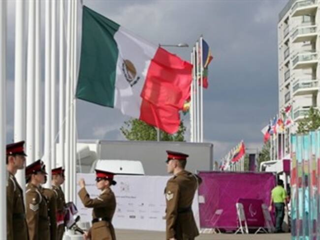 Bandera de México ya ondea en la Villa Paralímpica
