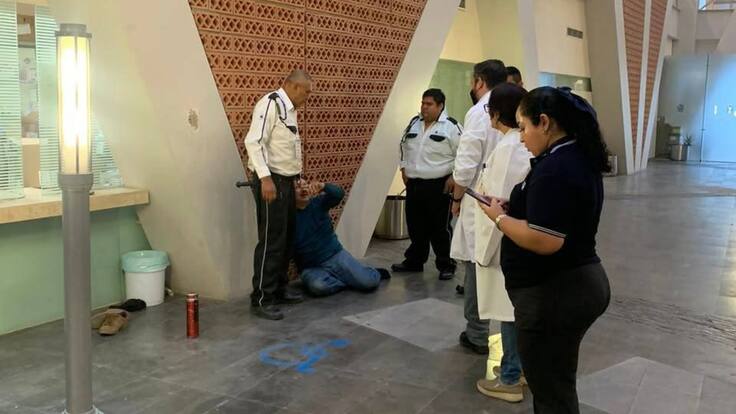Guardias de Seguridad del IMSS Colima, golpean a paciente por exigir la entrega de sus medicamentos