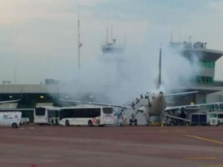 Por incendio un avión de Volaris evacuó a pasajeros en Guadalajara