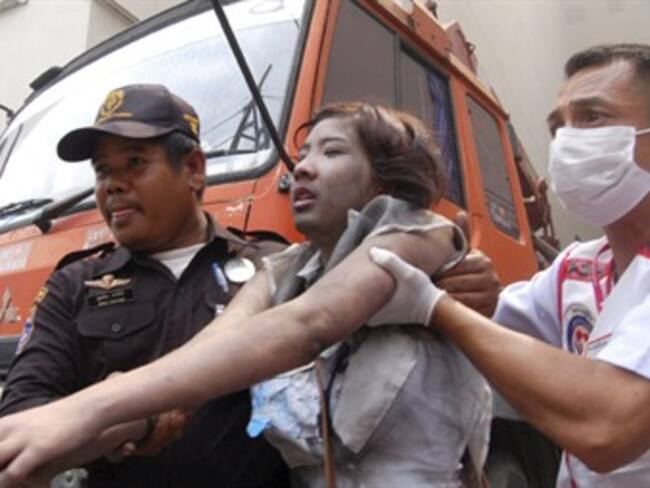 Deja cuatro muertos y 50 heridos atentado en Tailandia