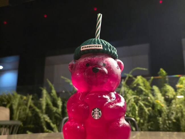 ¡Bearista de Starbucks desata la histeria! Fans acampan y revendedores triplican el precio