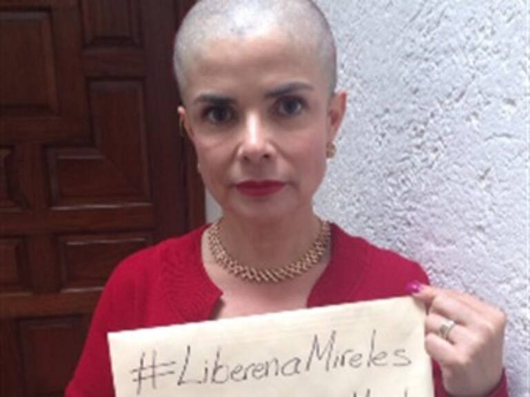 Defensora de Mireles se rapa