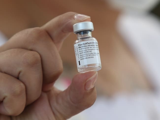 Poner en duda la vacuna vs COVID-19 es arriesgar la salud pública: experta