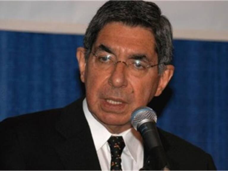 Arias propone restitución de Zelaya, amnistía y adelanto de elecciones