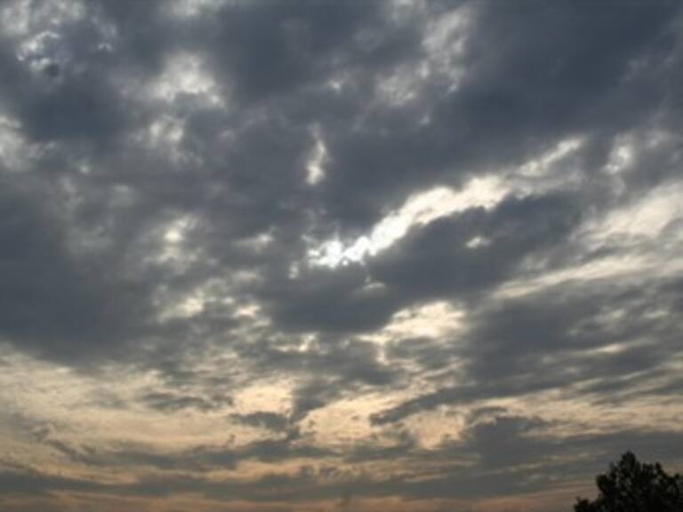 Prevé SMN cielo nublado y lluvias en el Valle de México